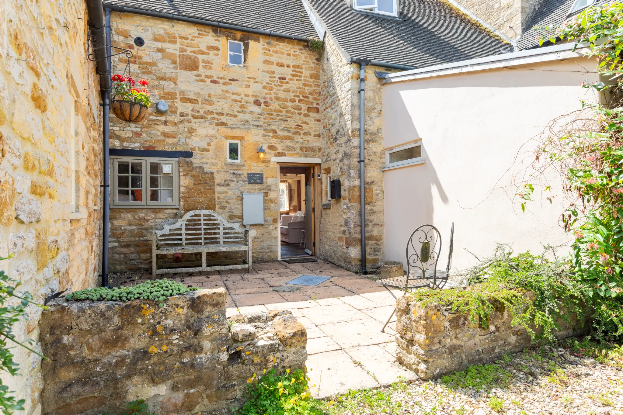 Airbnb Photography Case Study: Michaelmas Daisy Cottage, Lower Oddington, Cotswolds