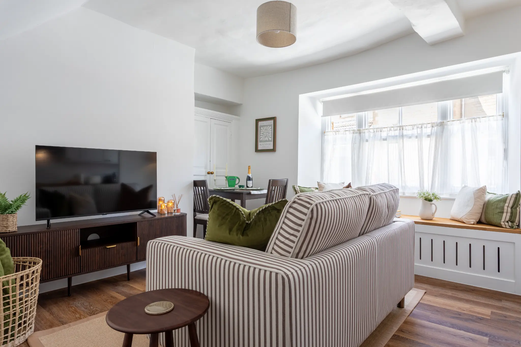 Airbnb Photography Case Study: Must Stay Again Cotswold Cottage, Tetbury